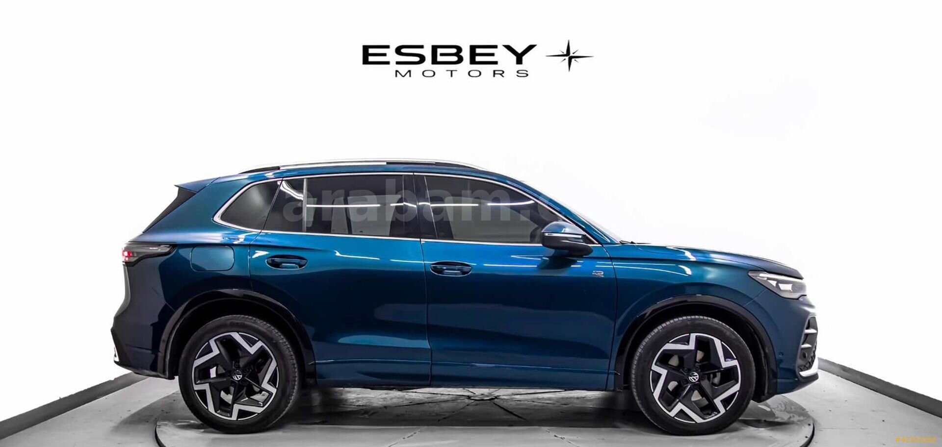 Galeriden Volkswagen Tiguan 1.5 TSI R-Line 2024 Model İstanbul 41.000 km Lacivert 4