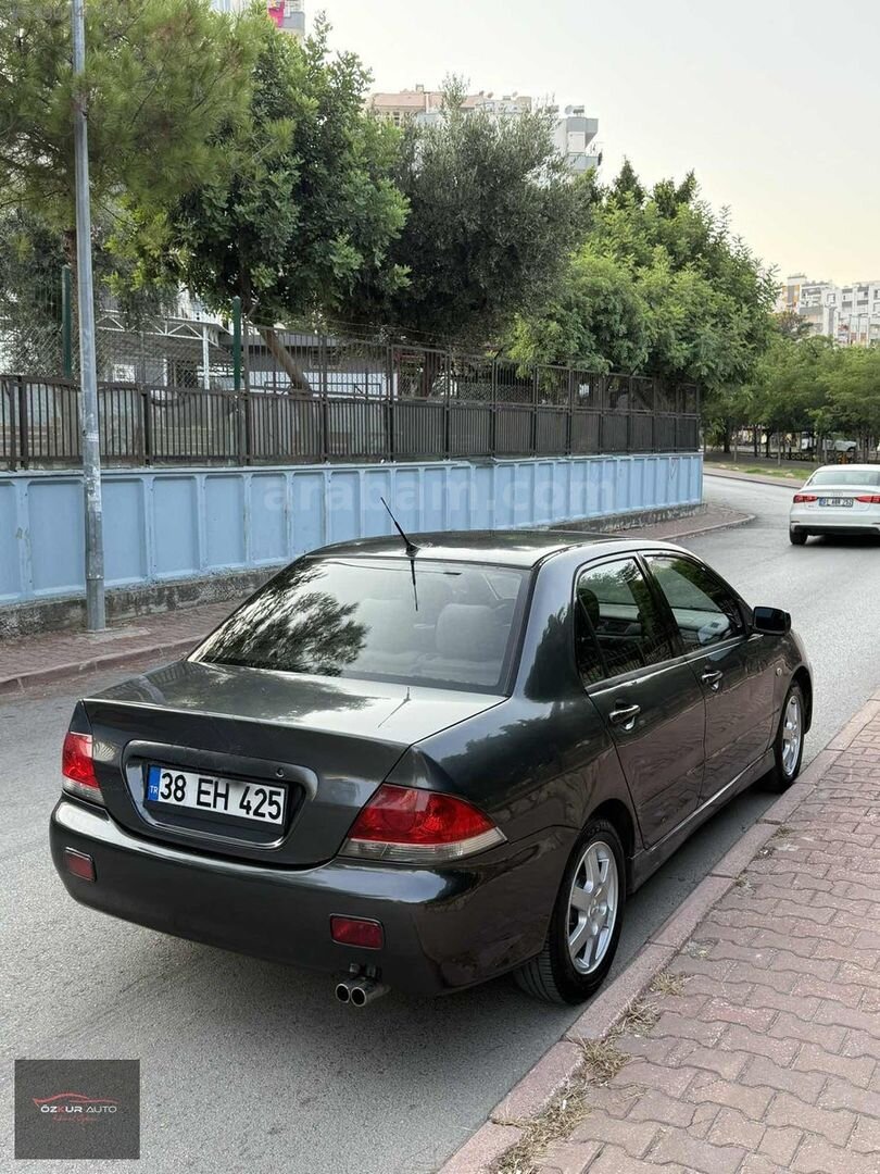 Galeriden Mitsubishi Lancer 1.6 Invite 2004 Model Adana 236.000 km Füme 6