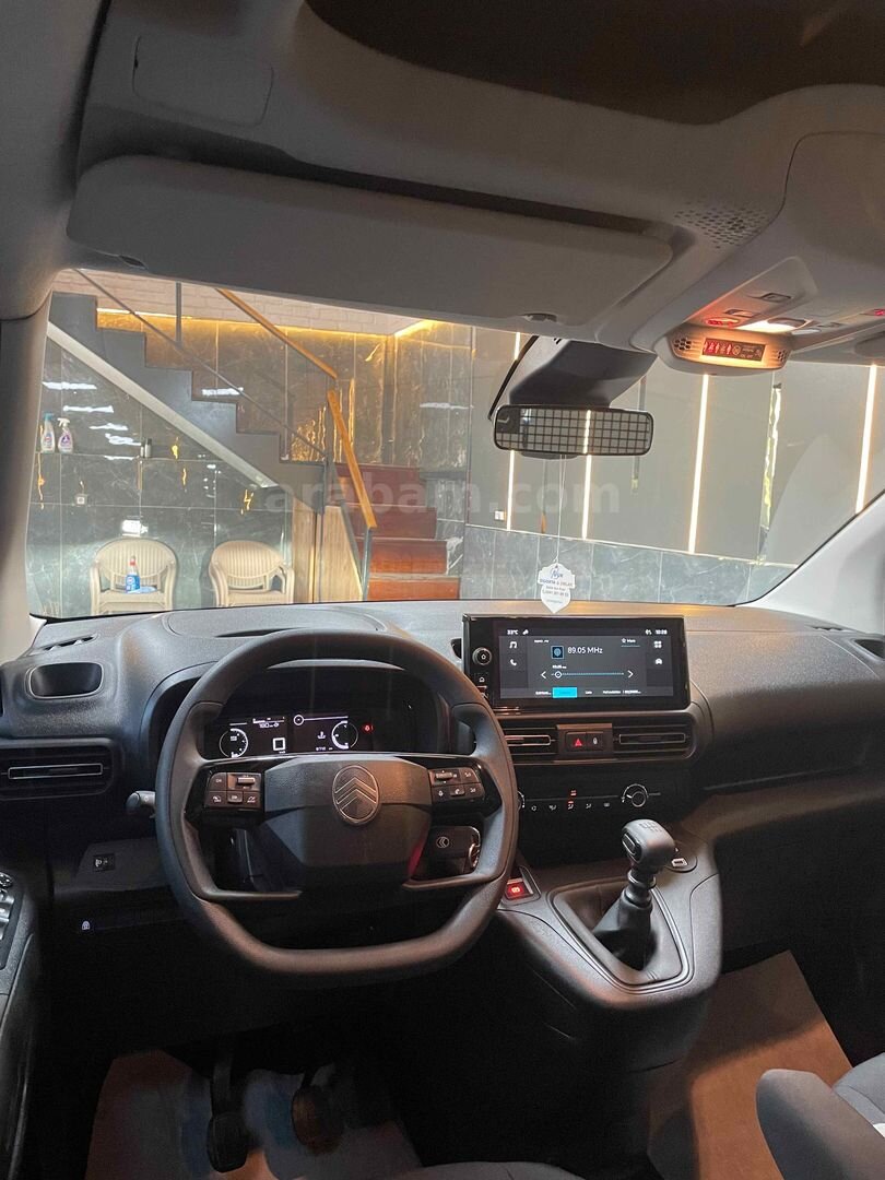 Galeriden Citroen Berlingo 1.5 BlueHDI Plus 2025 Model Adana 9.000 km Yeşil (metalik) 7