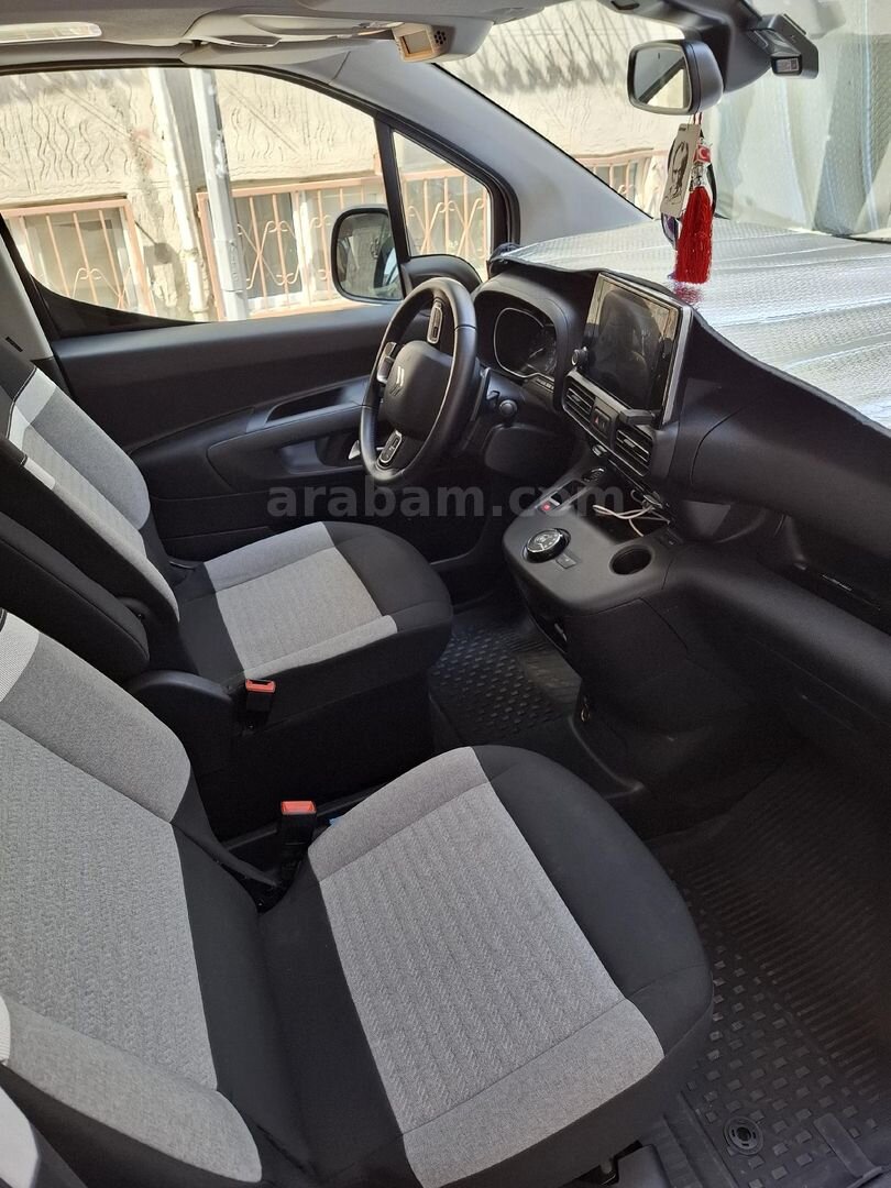Sahibinden Citroen Berlingo 1.5 BlueHDI Shine 2023 Model İstanbul 27.100 km Gri 3