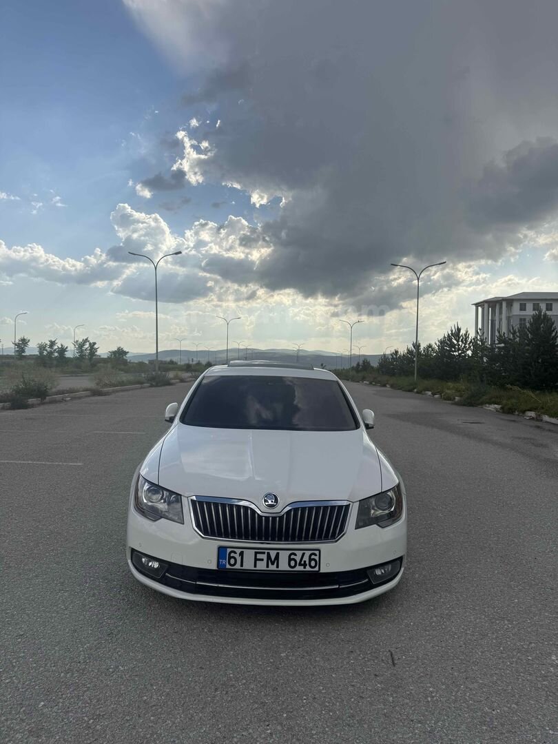 Sahibinden Skoda SuperB 1.6 TDI Elegance 2014 Model Erzurum 144.000 km Beyaz 1