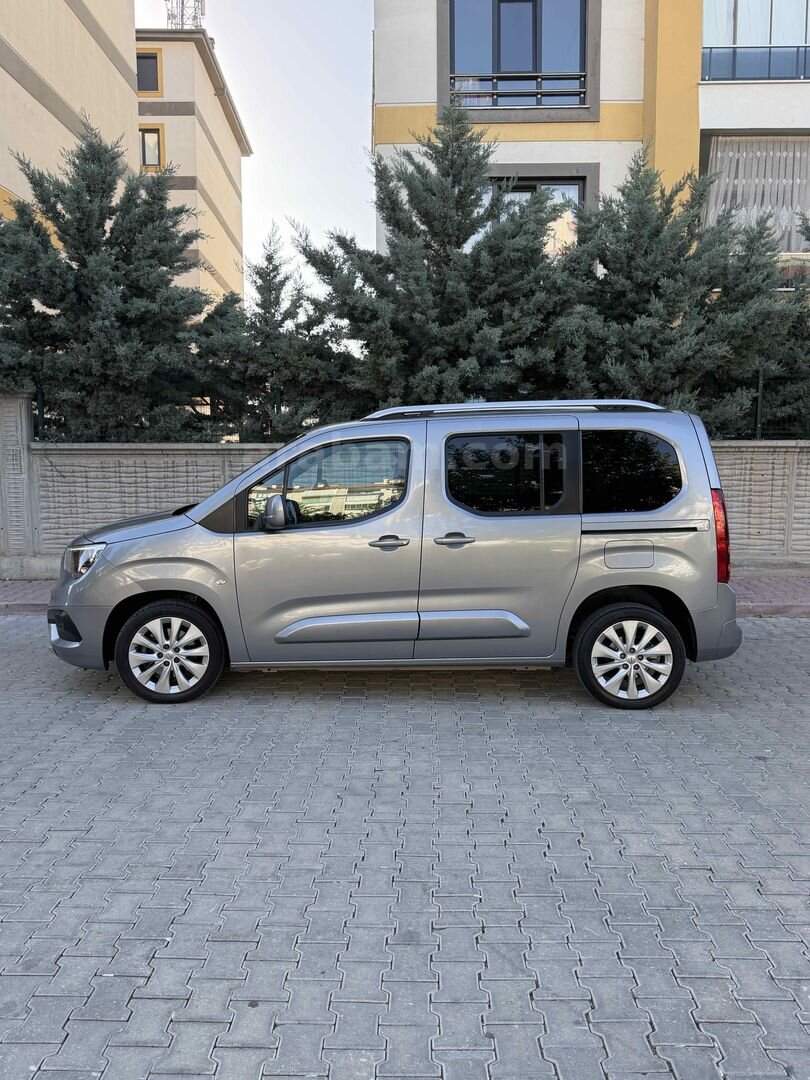 Galeriden Opel Combo 1.5 CDTI Ultimate 2020 Model Konya 163.000 km Gri 4