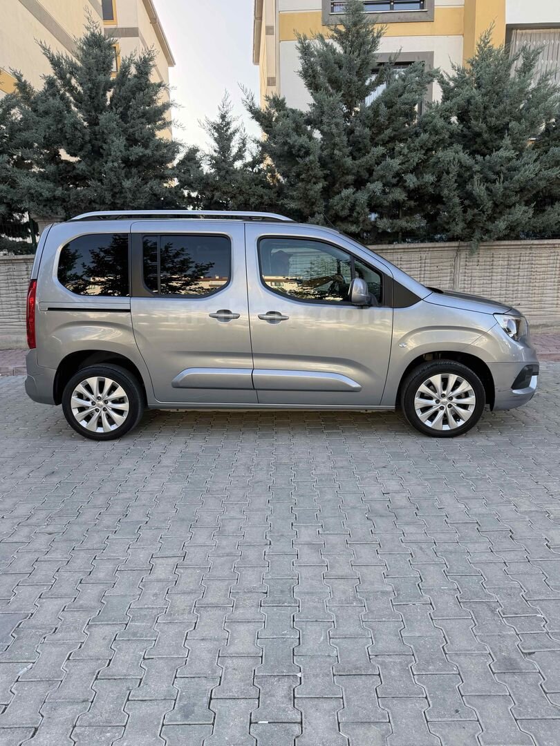 Galeriden Opel Combo 1.5 CDTI Ultimate 2020 Model Konya 163.000 km Gri 7