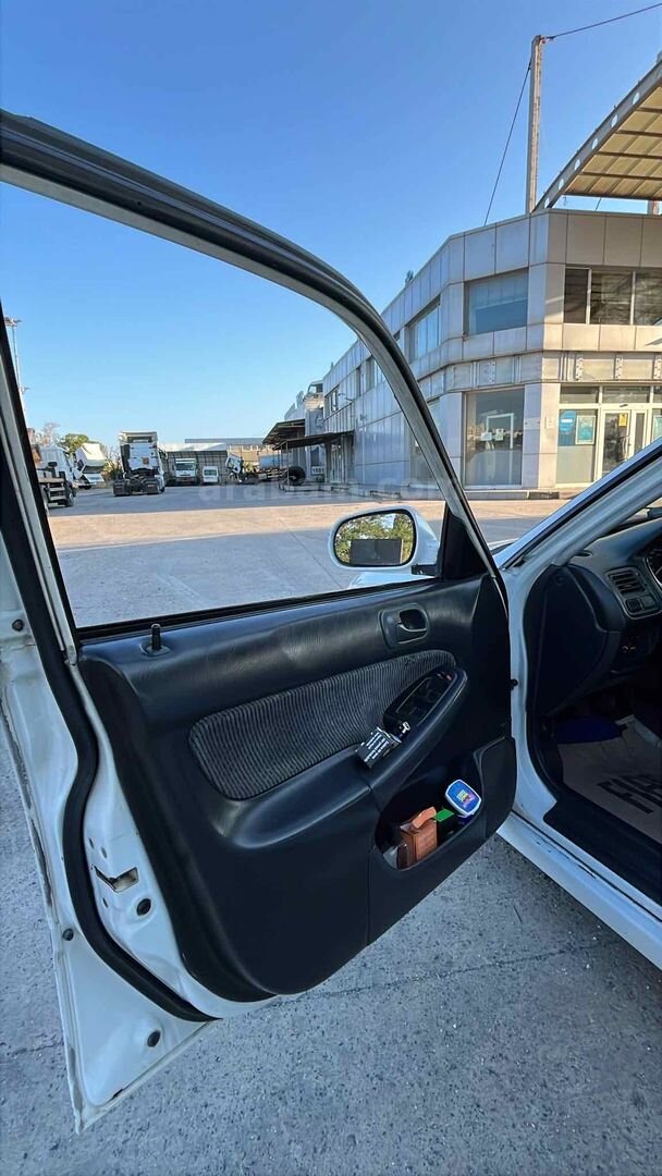Sahibinden Honda Civic 1.6 i ES 1999 Model Tekirdağ 317.000 km Beyaz 4