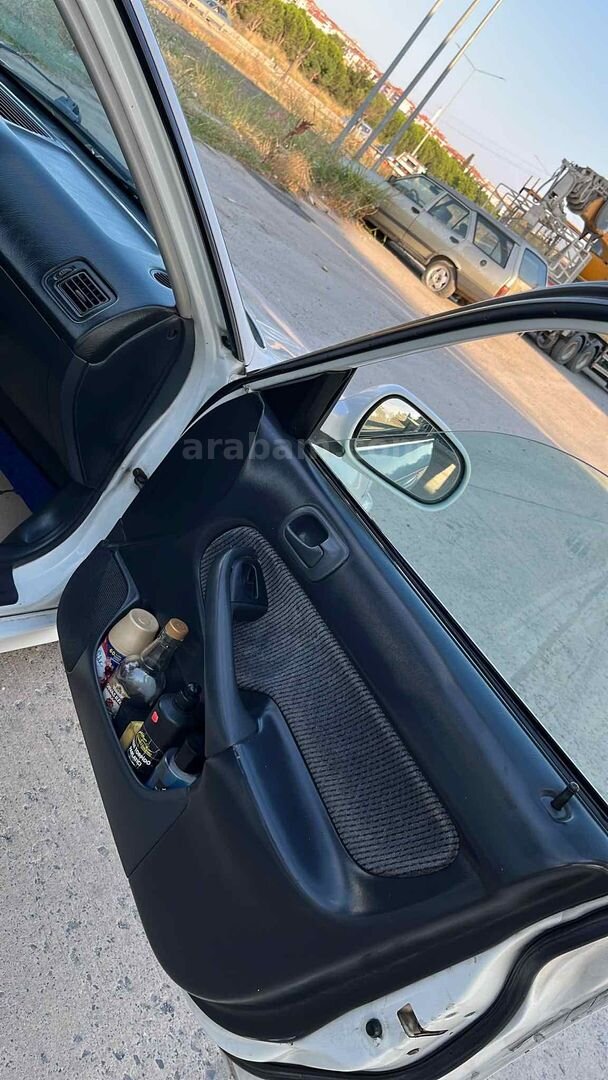 Sahibinden Honda Civic 1.6 i ES 1999 Model Tekirdağ 317.000 km Beyaz 5