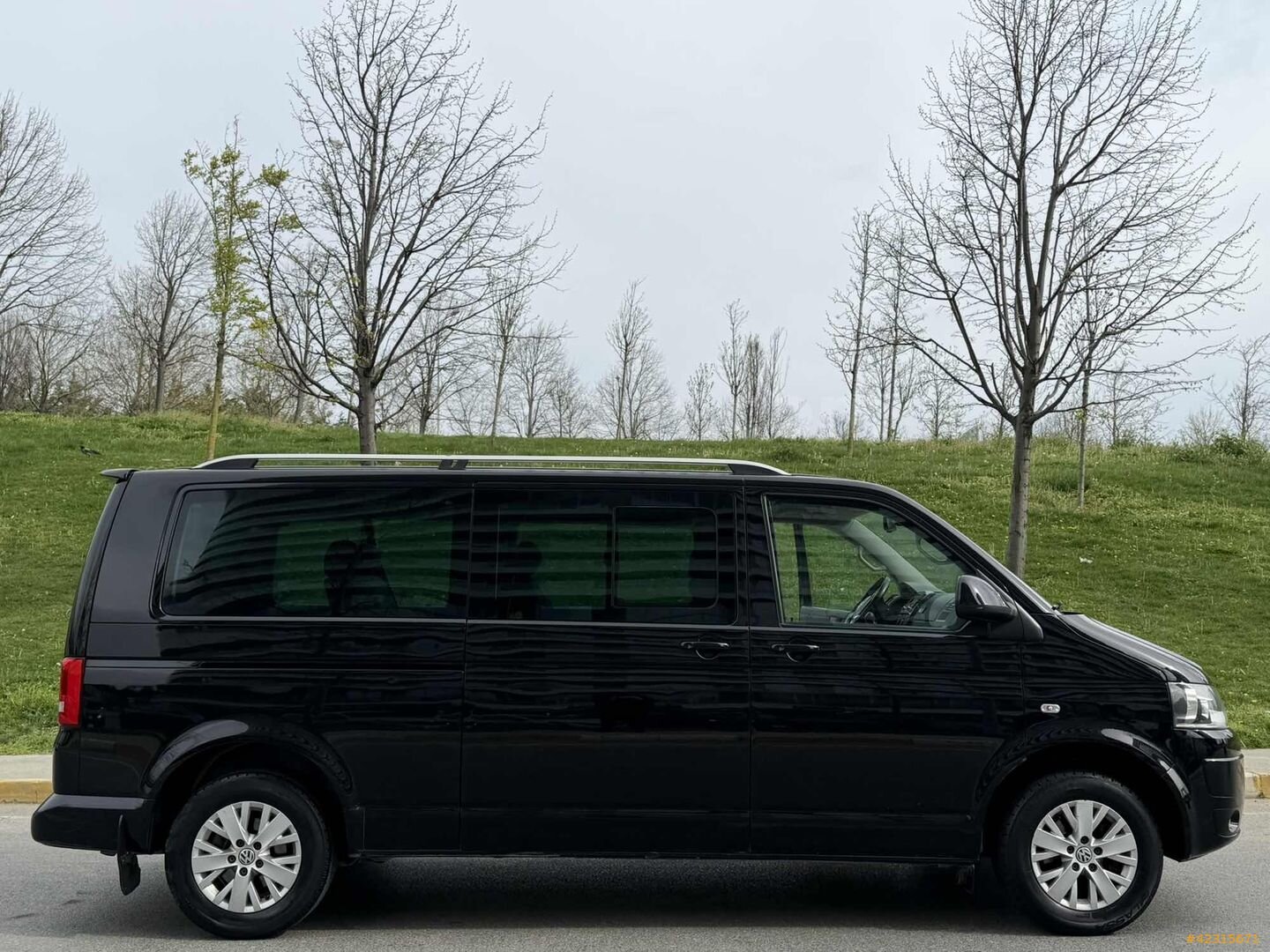 Galeriden Volkswagen Caravelle 2.0 TDI Comfortline 2014 Model İstanbul 168.000 km Siyah 4