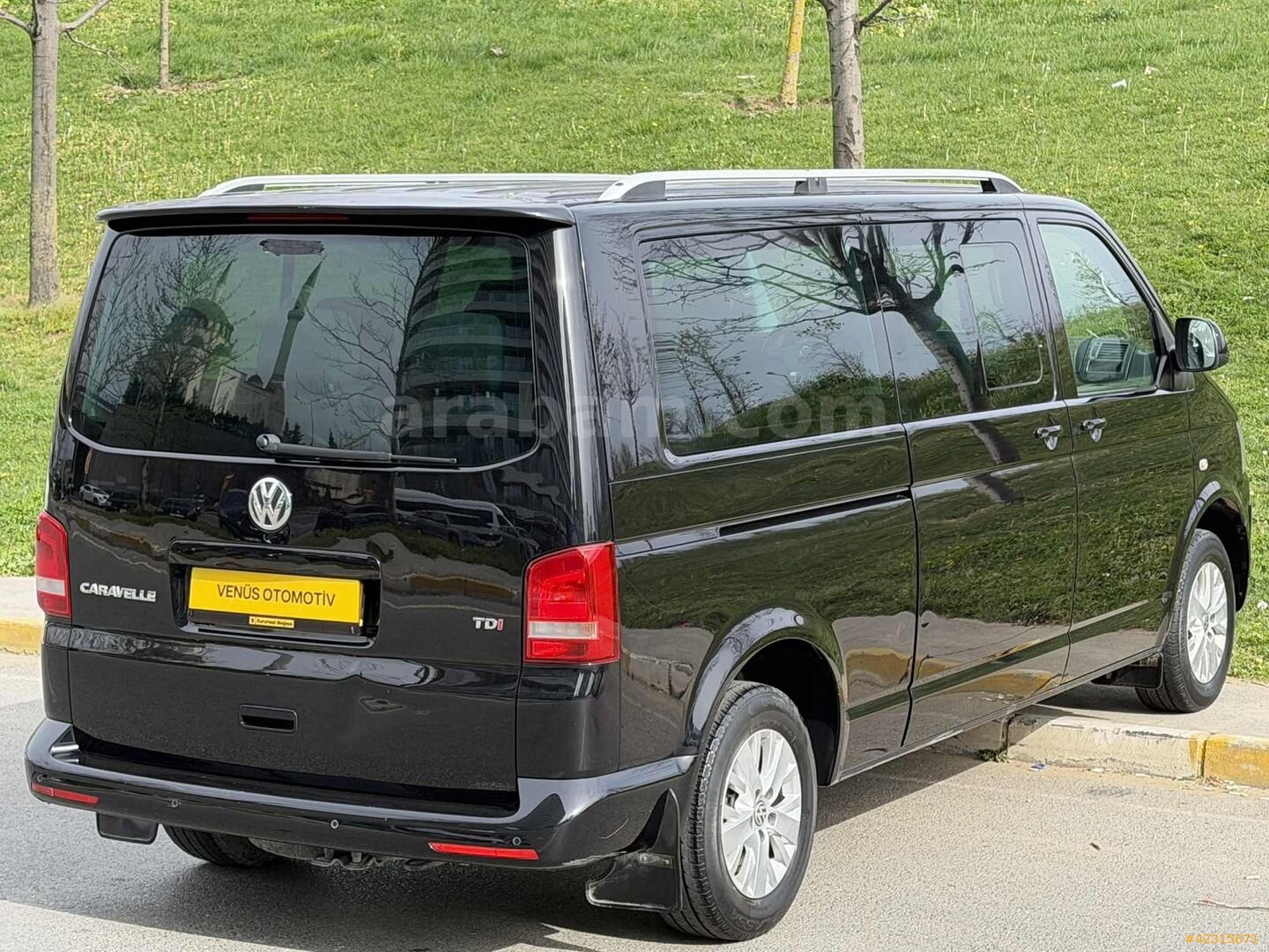 Galeriden Volkswagen Caravelle 2.0 TDI Comfortline 2014 Model İstanbul 168.000 km Siyah 6