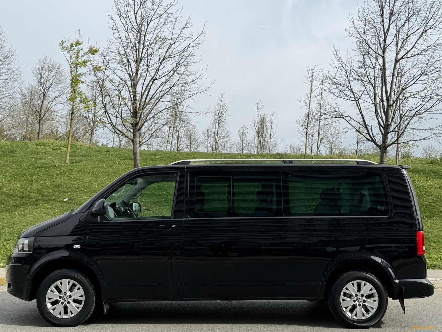 Galeriden Volkswagen Caravelle 2.0 TDI Comfortline 2014 Model İstanbul 168.000 km Siyah 5