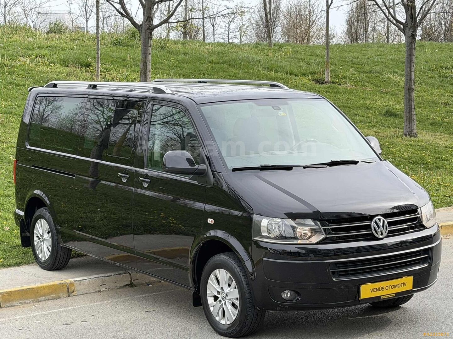 Galeriden Volkswagen Caravelle 2.0 TDI Comfortline 2014 Model İstanbul 168.000 km Siyah 3
