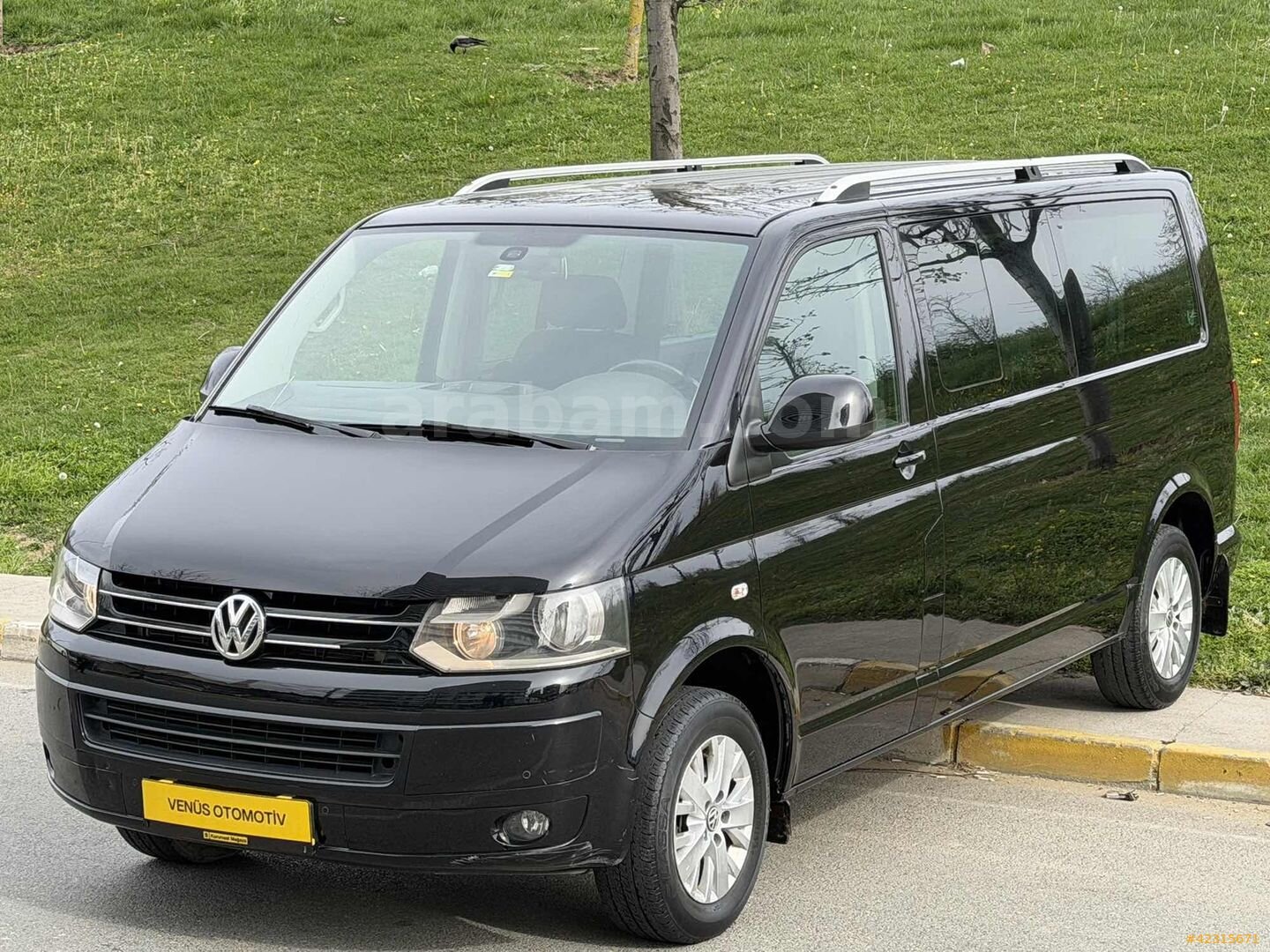 Galeriden Volkswagen Caravelle 2.0 TDI Comfortline 2014 Model İstanbul 168.000 km Siyah 1