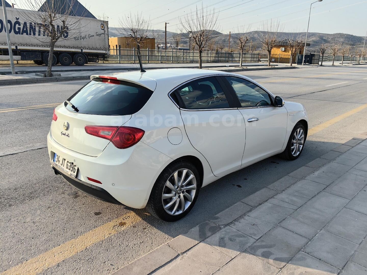 Sahibinden Alfa Romeo Giulietta 1.6 JTD Progression Plus 2014 Model Ankara 230.000 km Beyaz 7