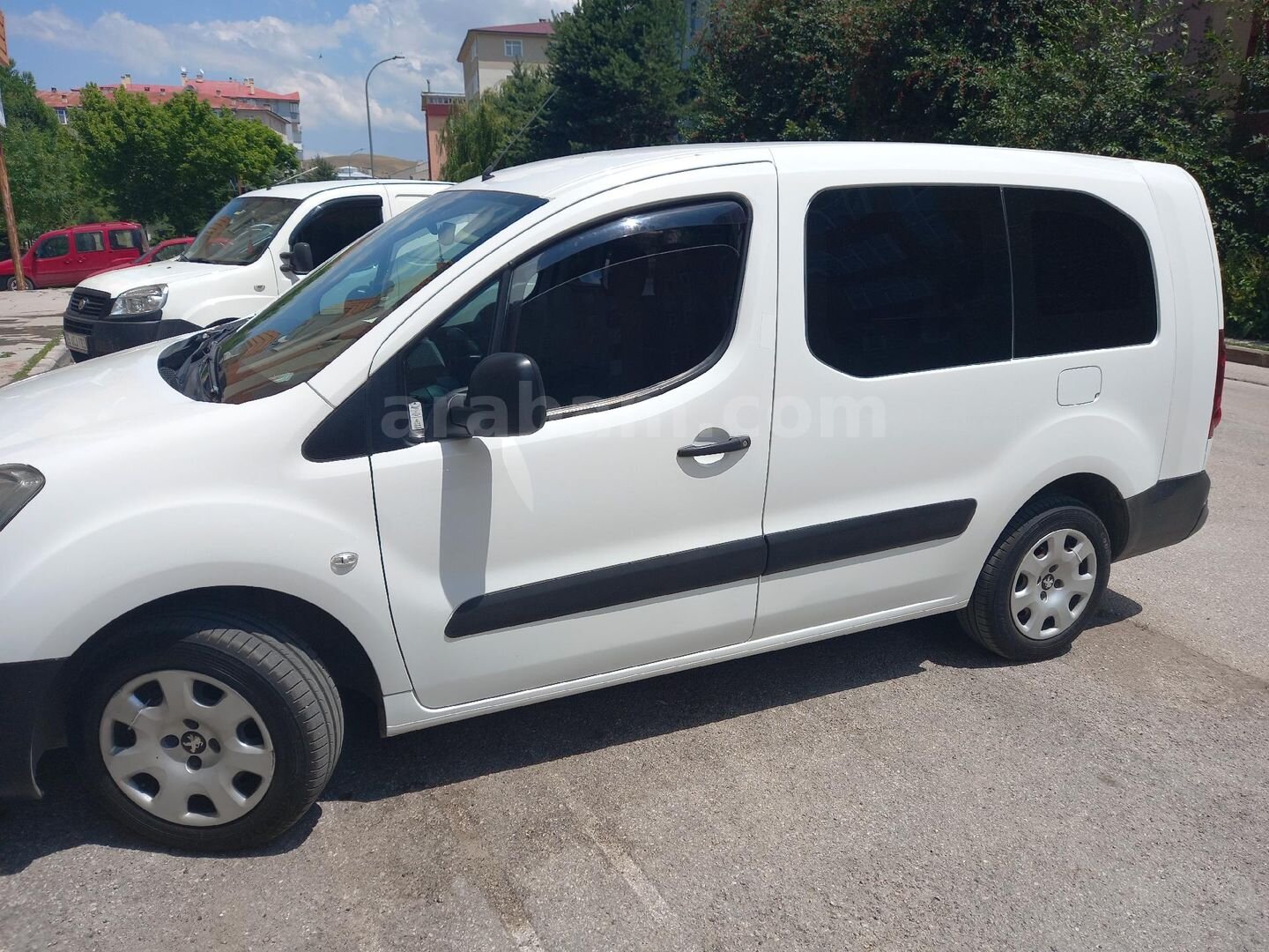 Sahibinden Peugeot Partner 1.6 HDI Comfort Pack 2015 Model Erzurum 106.000 km Beyaz 3