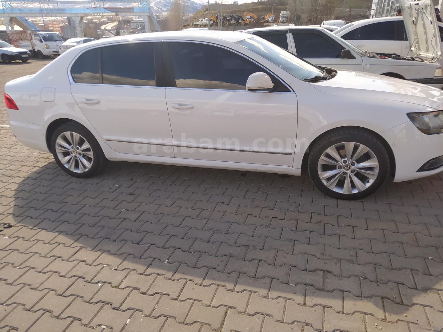 Sahibinden Skoda SuperB 1.6 TDI Elegance 2013 Model Bingöl 189.000 km Beyaz 2