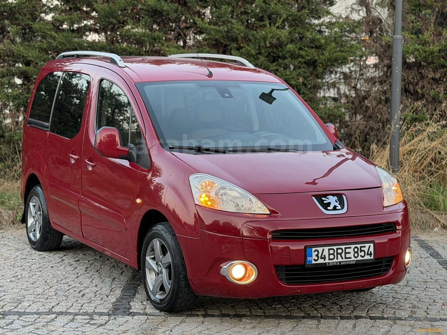 Galeriden Peugeot Partner 1.6 HDI Premium Pack 2012 Model İstanbul 285.000 km Kırmızı 1