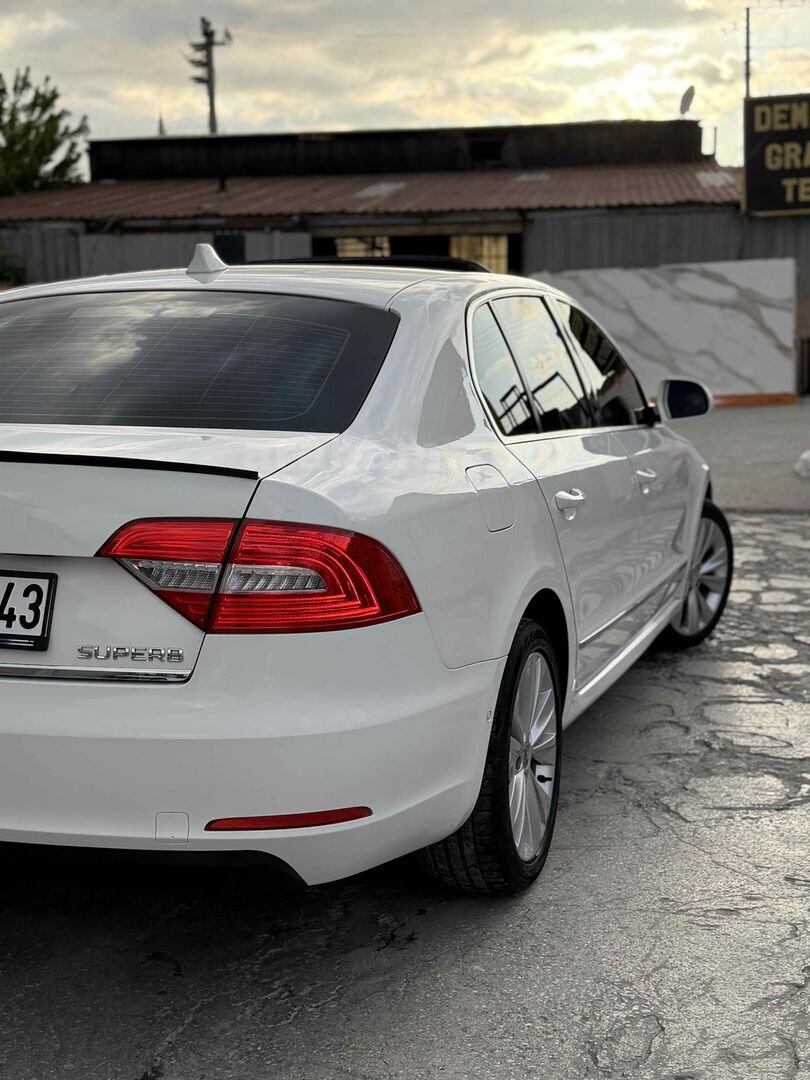 Sahibinden Skoda SuperB 1.6 TDI Elegance 2014 Model Kocaeli 1.600.000 km Beyaz 4