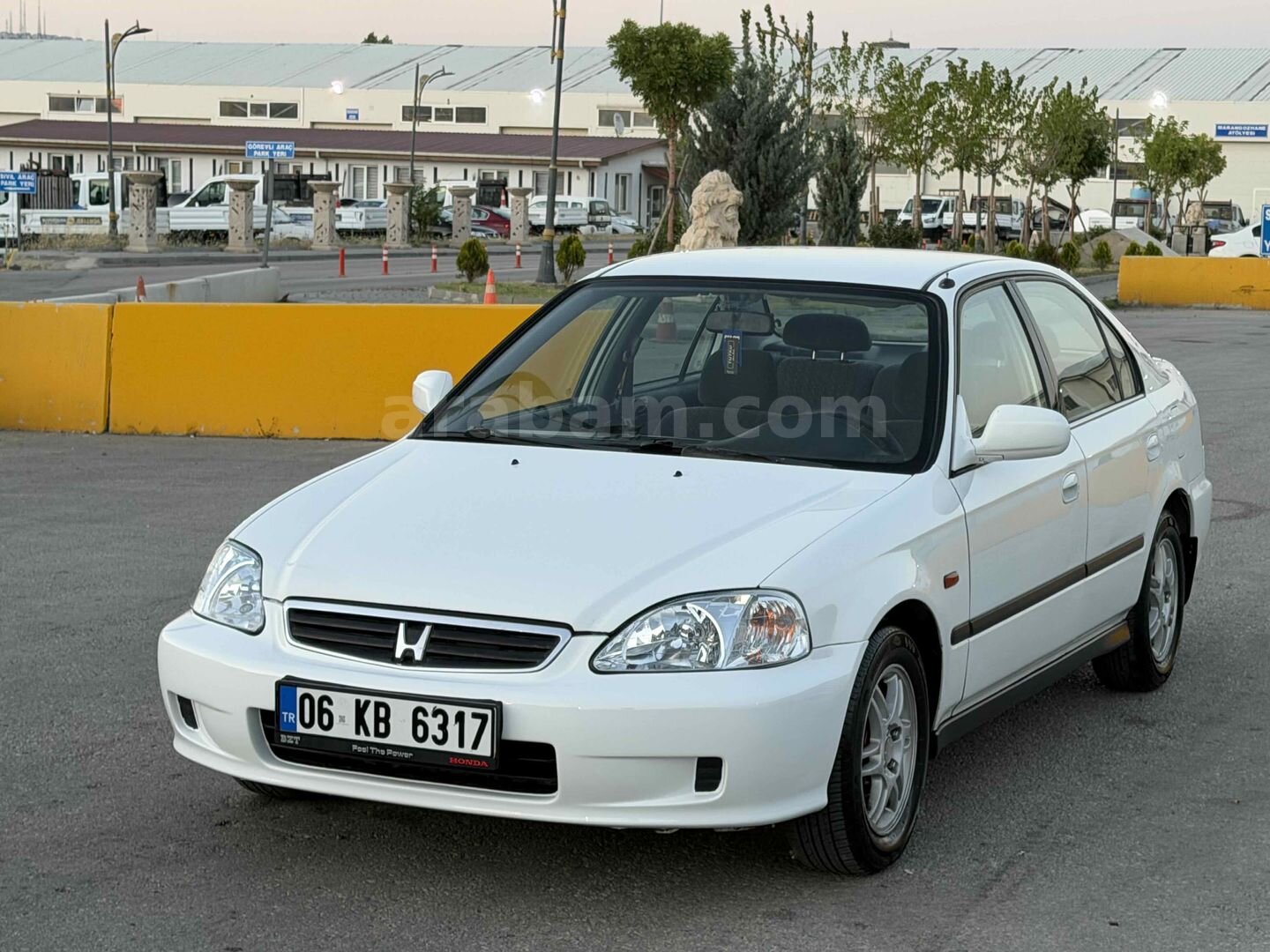 Galeriden Honda Civic 1.6 i ES 2000 Model Ankara 287.000 km Beyaz 2