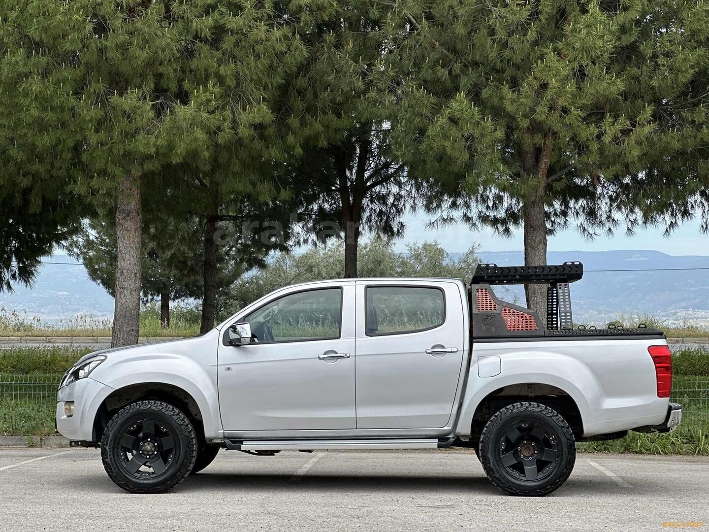 Galeriden Isuzu D-Max 2.5 4x4 V-Cross 2013 Model Denizli 207.000 km Gri 4
