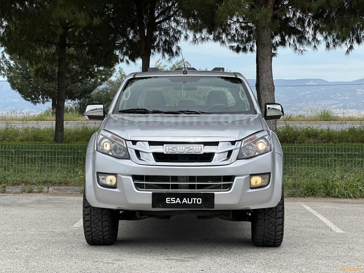 Galeriden Isuzu D-Max 2.5 4x4 V-Cross 2013 Model Denizli 207.000 km Gri 1