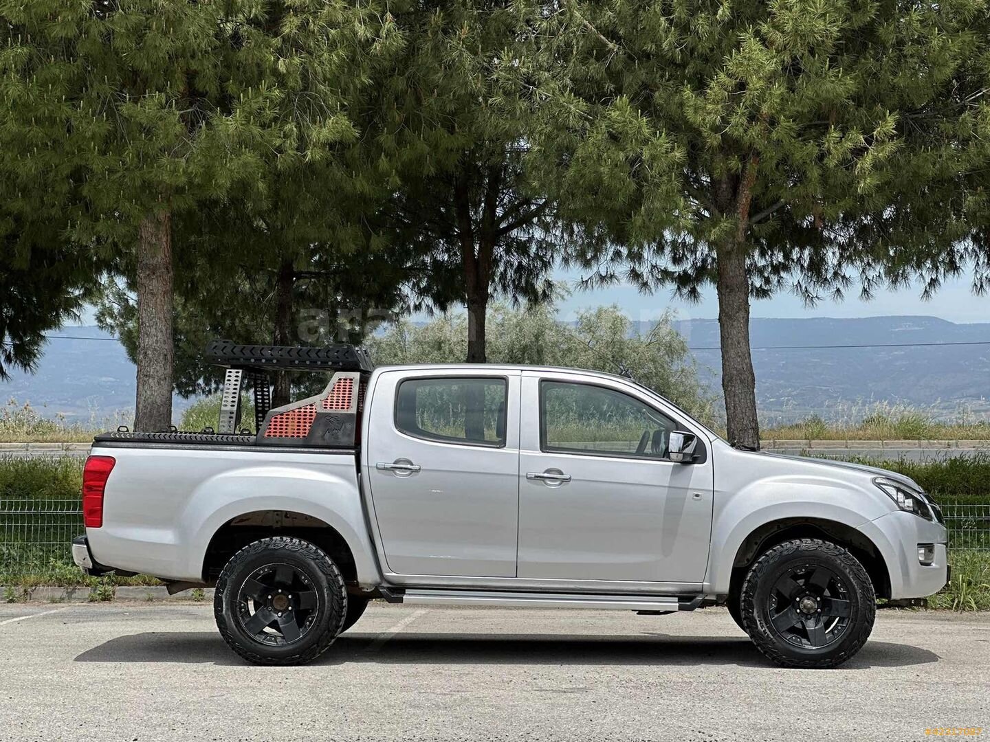 Galeriden Isuzu D-Max 2.5 4x4 V-Cross 2013 Model Denizli 207.000 km Gri 5