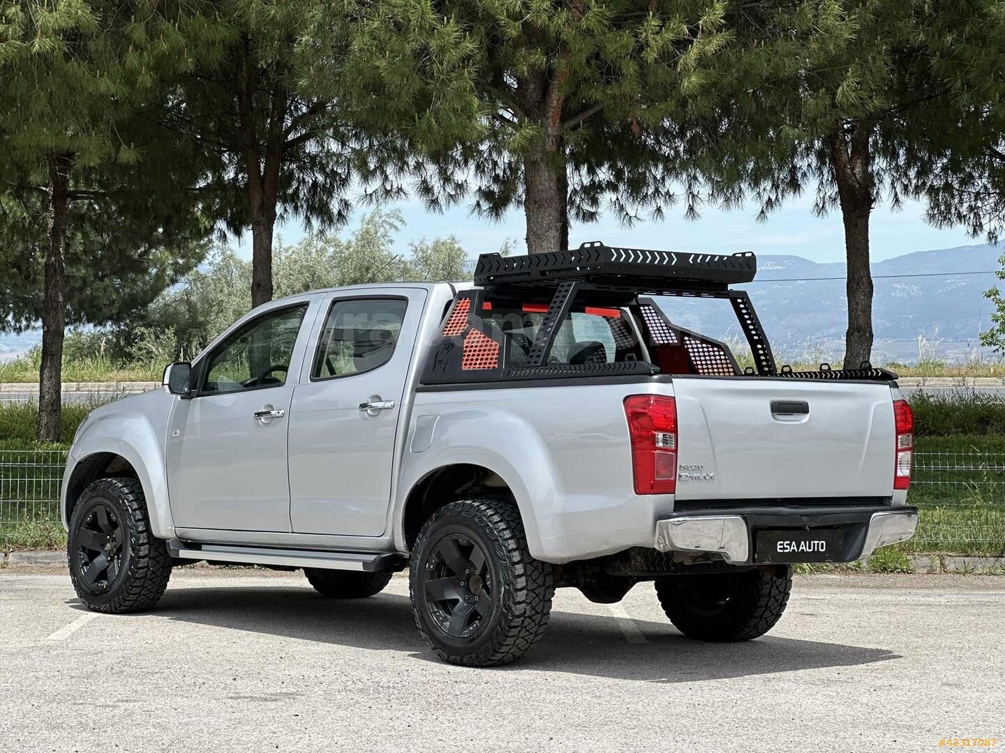 Galeriden Isuzu D-Max 2.5 4x4 V-Cross 2013 Model Denizli 207.000 km Gri 6