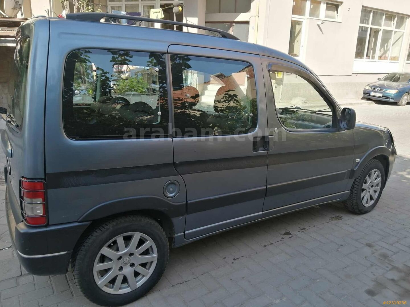 Galeriden Peugeot Partner 1.6 HDI Adventure 2012 Model Denizli 300.000 km Gri 4