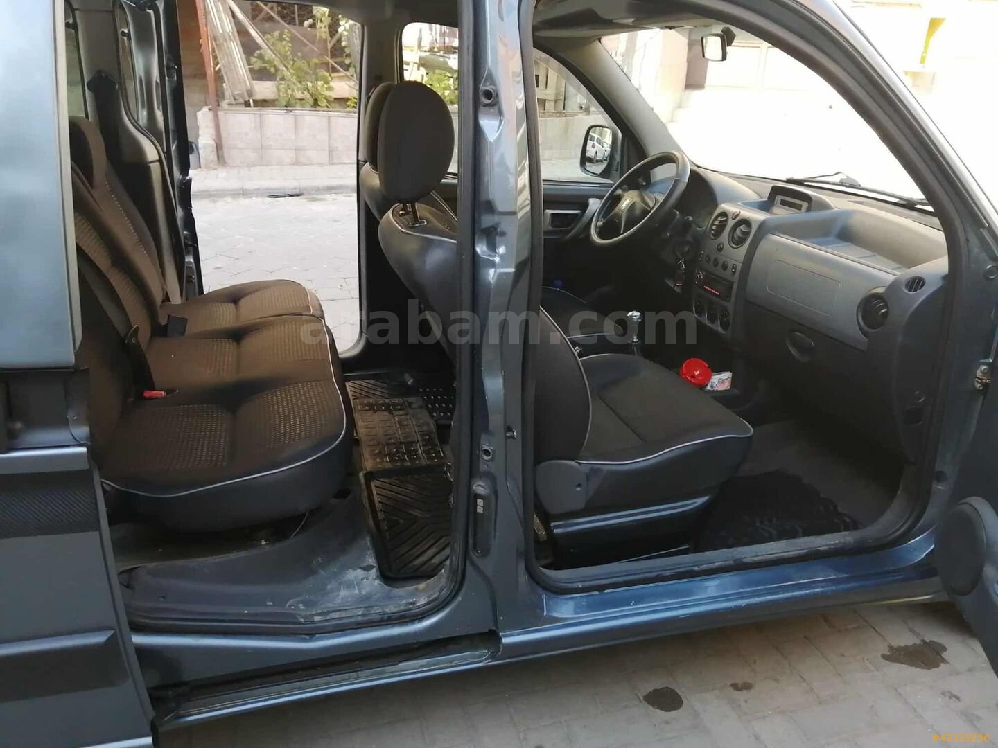 Galeriden Peugeot Partner 1.6 HDI Adventure 2012 Model Denizli 300.000 km Gri 6