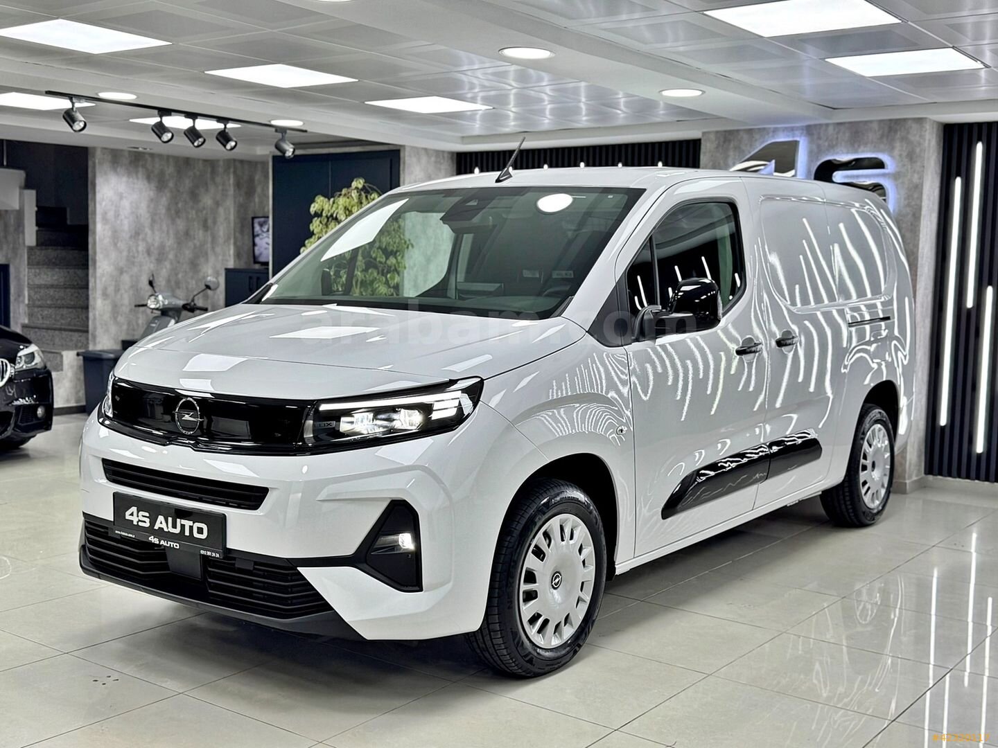 Galeriden Opel Combo 1.5 CDTI Ultimate XL 2025 Model İstanbul 0 km Beyaz 4