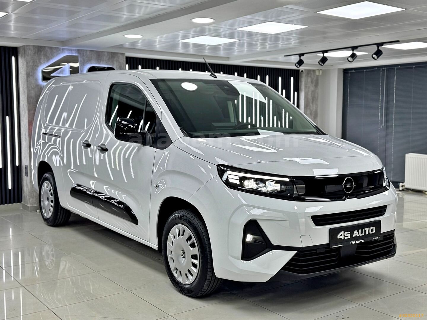 Galeriden Opel Combo 1.5 CDTI Ultimate XL 2025 Model İstanbul 0 km Beyaz 3