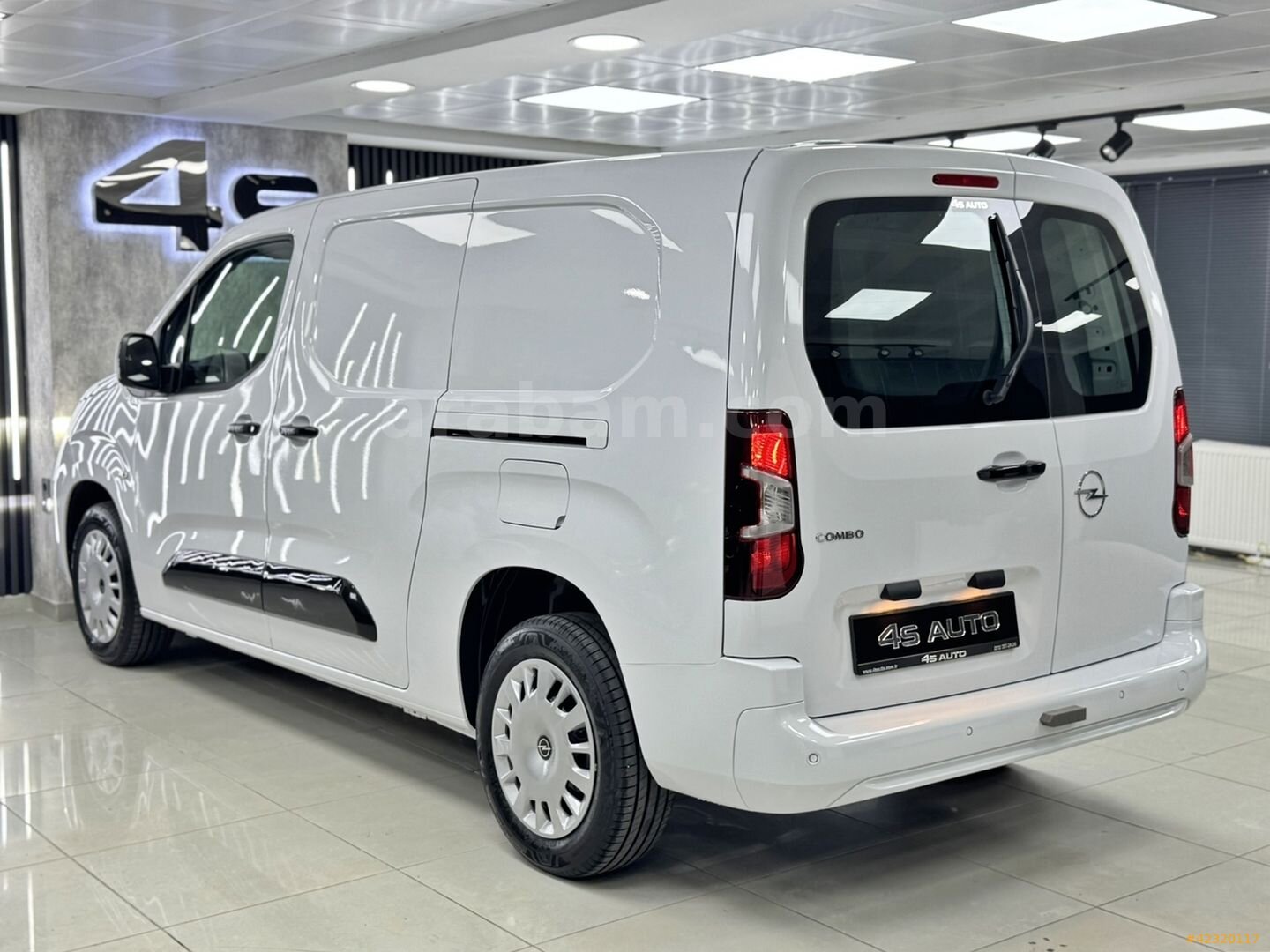 Galeriden Opel Combo 1.5 CDTI Ultimate XL 2025 Model İstanbul 0 km Beyaz 5