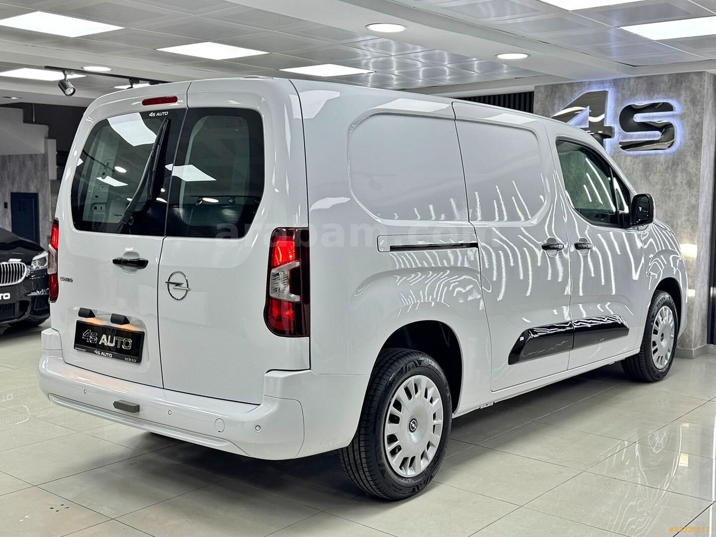 Galeriden Opel Combo 1.5 CDTI Ultimate XL 2025 Model İstanbul 0 km Beyaz 7