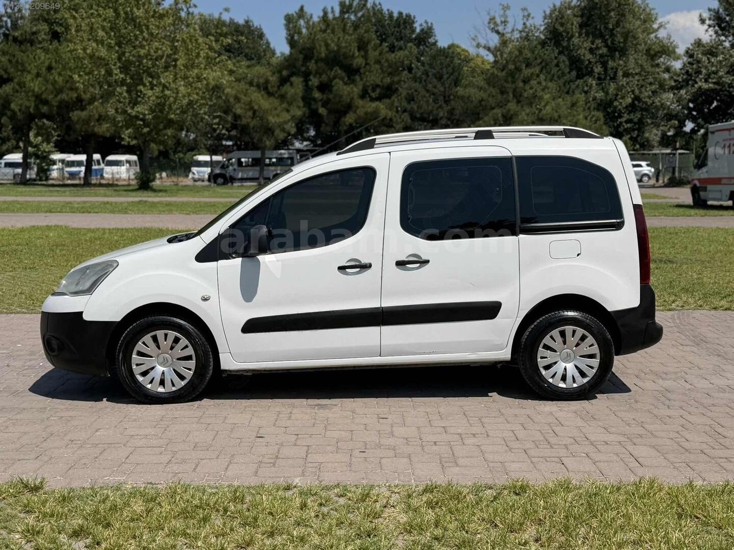 Galeriden Citroen Berlingo 1.6 HDi Combi X 2013 Model Bursa 392.000 km Beyaz 5