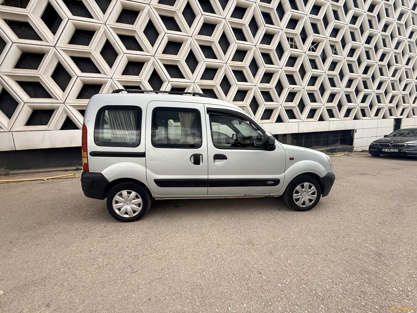 Galeriden Renault Kangoo Express 1.9 D 2003 Model Bursa 334.000 km Gri 7