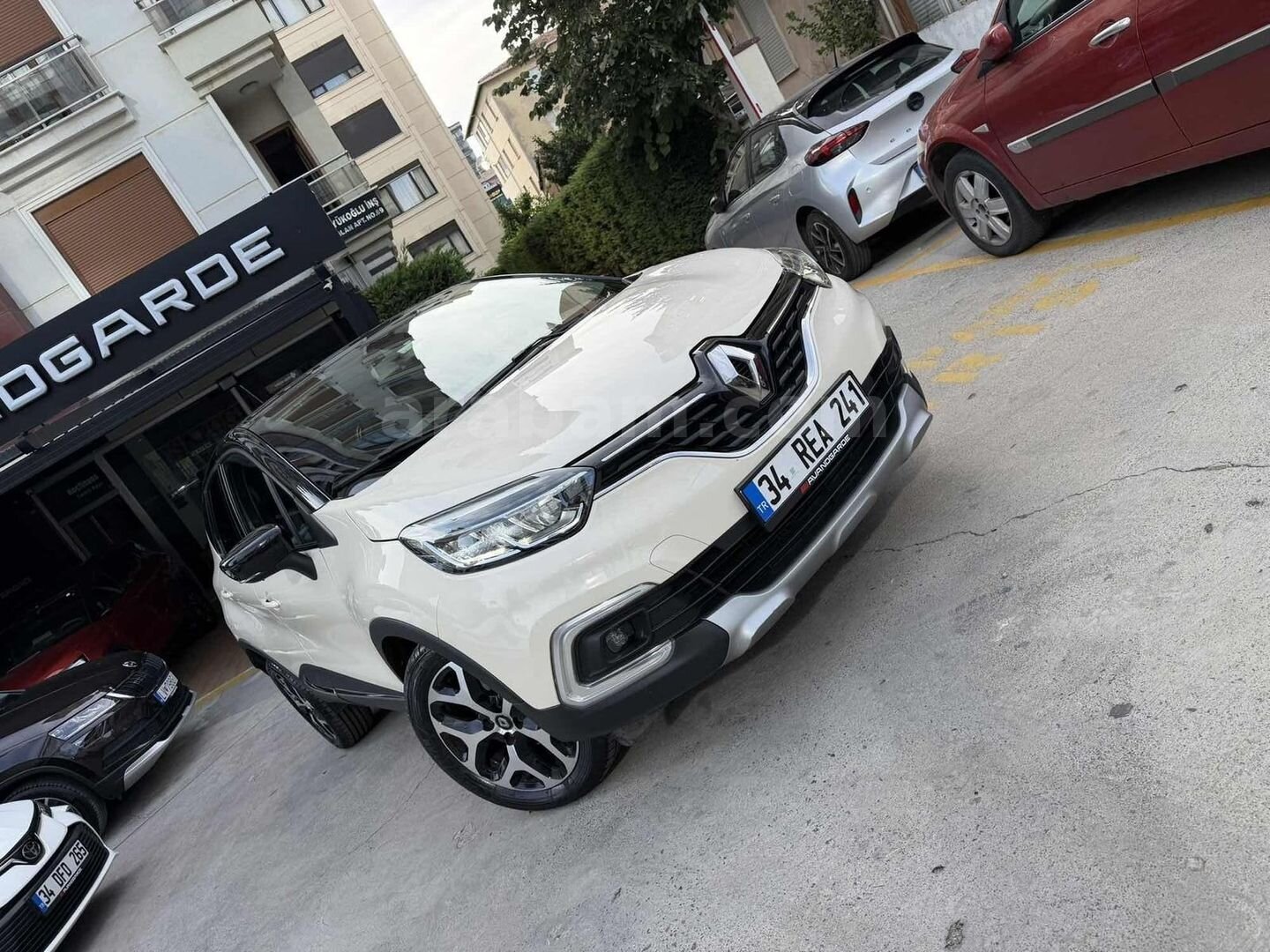 Galeriden Renault Captur 1.5 dCi Icon 2017 Model İstanbul 74.000 km Beyaz 1