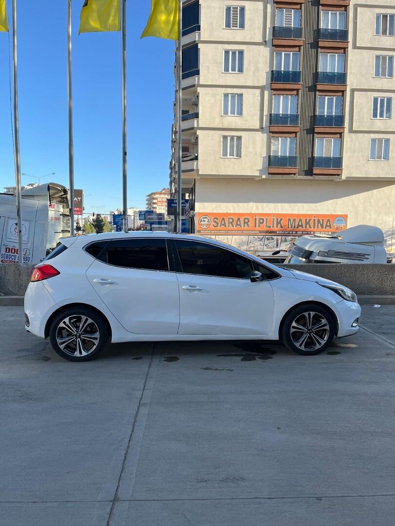 Sahibinden Kia Ceed 1.6 CRDi Concept Plus 2013 Model Batman 246.000 km Beyaz 4
