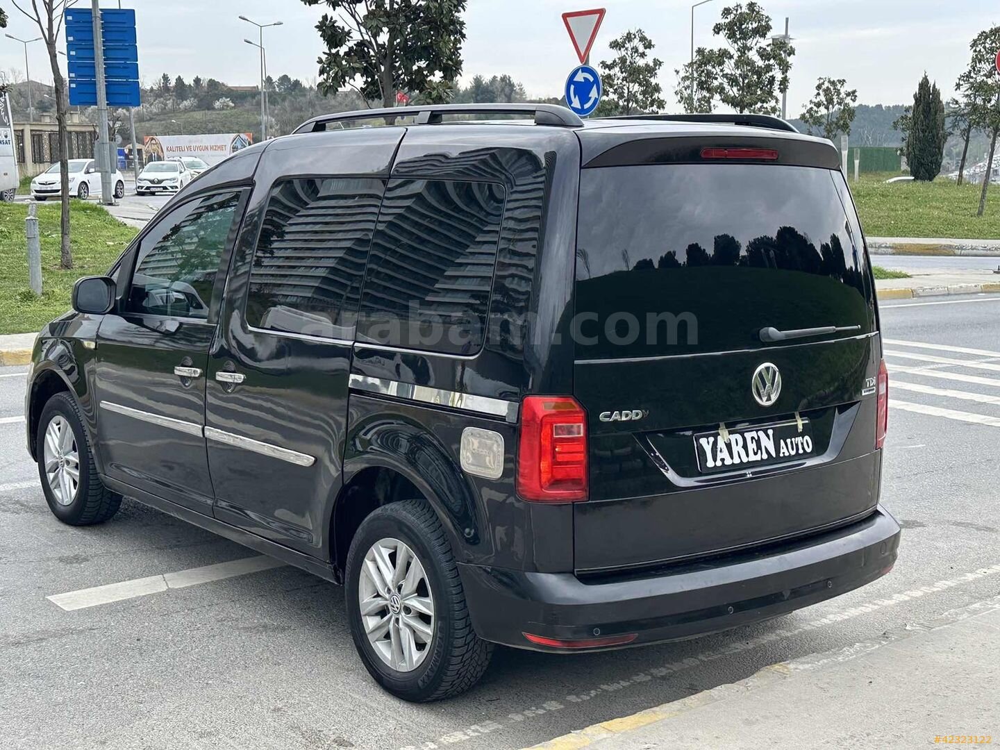 Galeriden Volkswagen Caddy 1.6 TDI Comfortline 2015 Model İstanbul 310.000 km Siyah 4