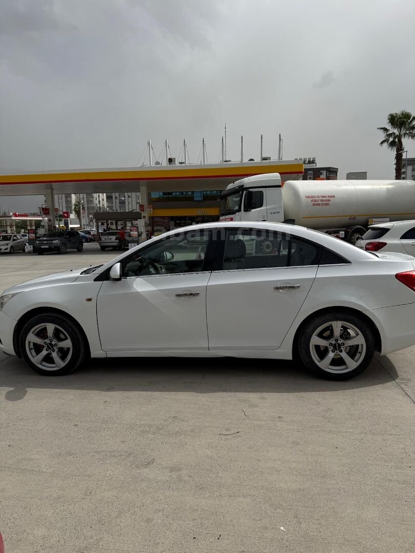 Sahibinden Chevrolet Cruze 1.6 LS 2010 Model Hatay 215.800 km Beyaz 7