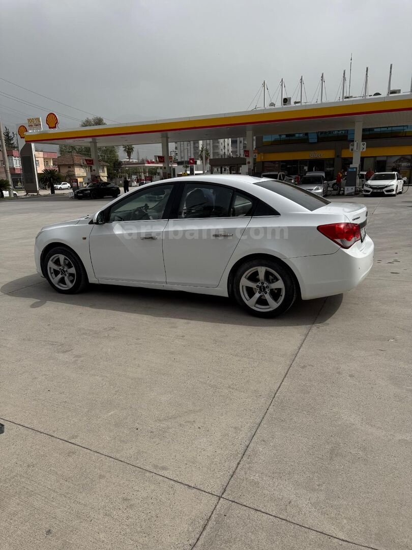 Sahibinden Chevrolet Cruze 1.6 LS 2010 Model Hatay 215.800 km Beyaz 6