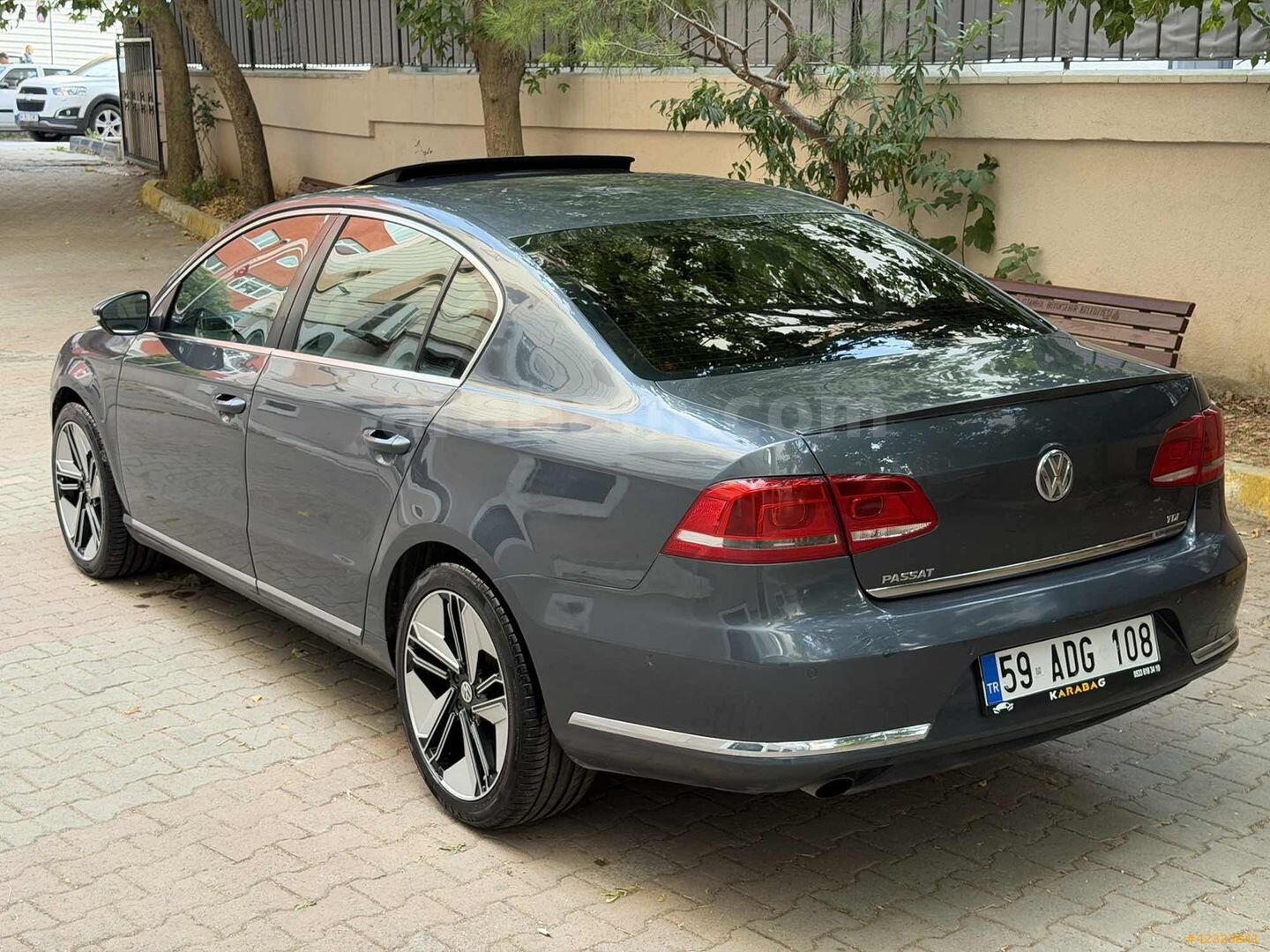 Galeriden Volkswagen Passat 1.6 TDi BlueMotion Comfortline 2011 Model İstanbul 305.000 km Gri 6