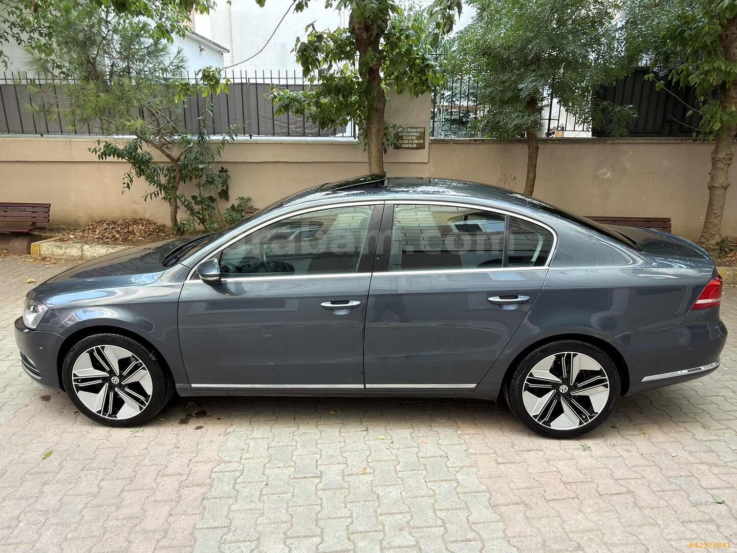 Galeriden Volkswagen Passat 1.6 TDi BlueMotion Comfortline 2011 Model İstanbul 305.000 km Gri 5