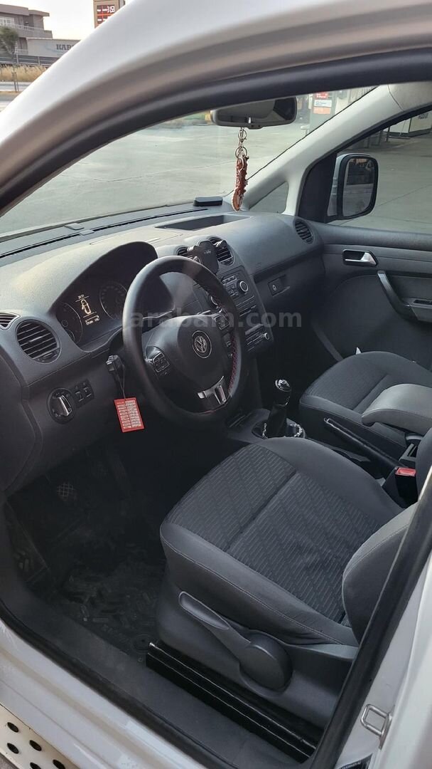 Sahibinden Volkswagen Caddy 1.6 TDI Comfortline 2013 Model İstanbul 175.500 km Beyaz 5