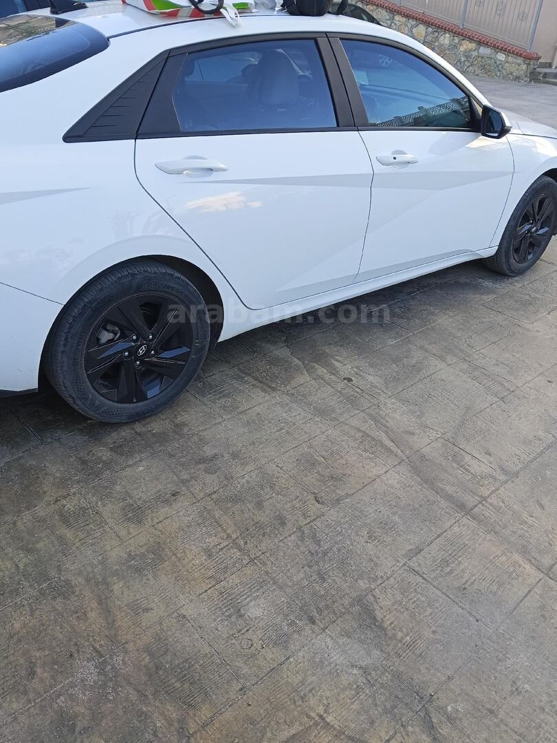 Sahibinden Hyundai Elantra 1.6 MPI Smart 2021 Model Kocaeli 47.000 km Beyaz 7