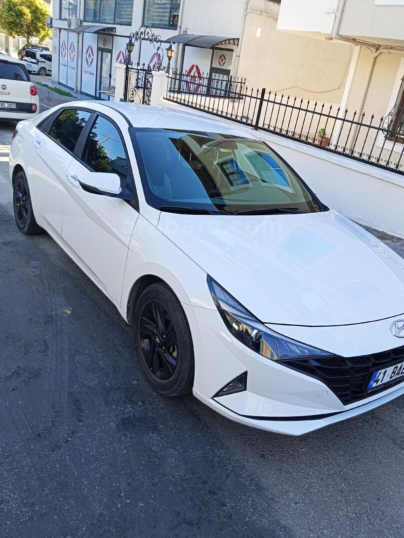 Sahibinden Hyundai Elantra 1.6 MPI Smart 2021 Model Kocaeli 47.000 km Beyaz 4