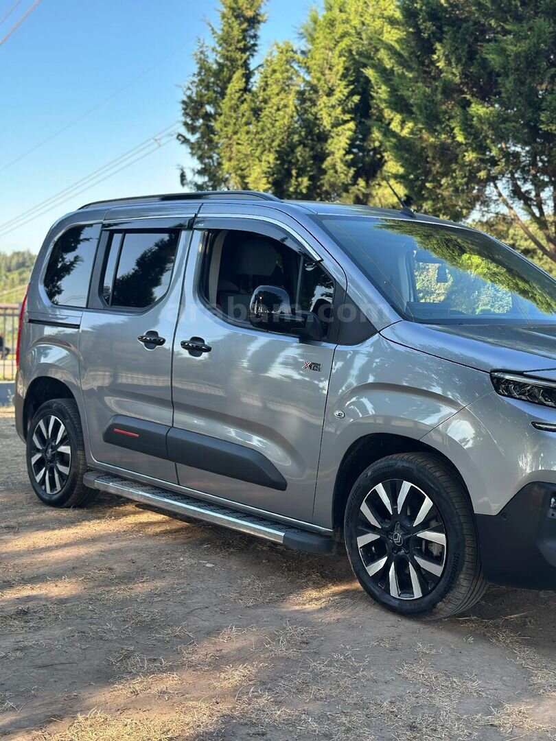 Sahibinden Citroen Berlingo 1.5 BlueHDI Max 2025 Model Sakarya 20.000 km Gri (metalik) 4