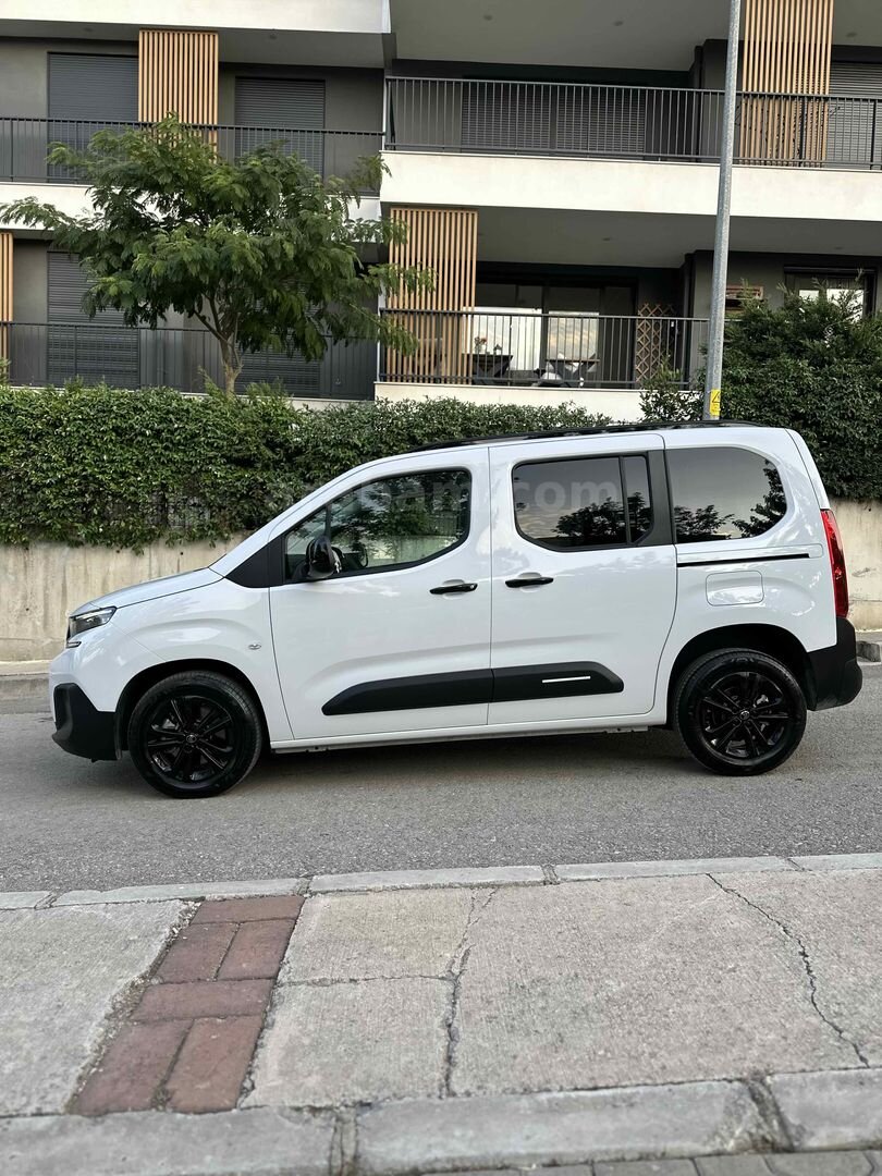 Galeriden Citroen Berlingo 1.5 BlueHDI Max 2026 Model İzmir 2.000 km Beyaz 5