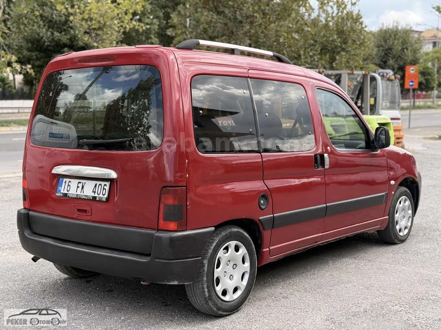 Galeriden Peugeot Partner 1.9 D 2005 Model Sakarya 333.000 km Kırmızı 7