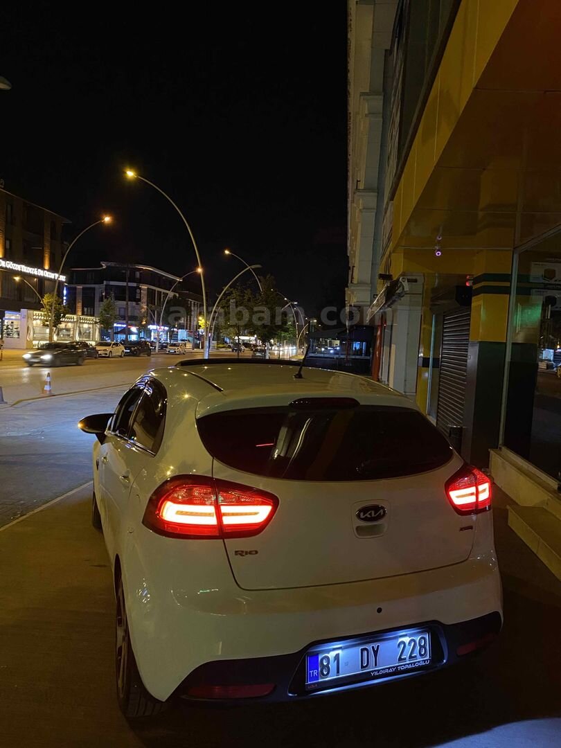 Sahibinden Kia Rio 1.4 CRDi Sporty 2014 Model Düzce 269.000 km Beyaz 7