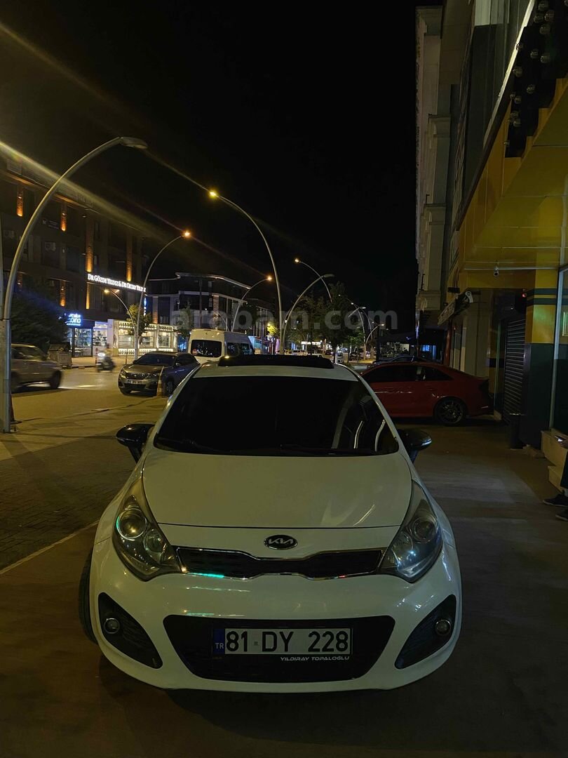 Sahibinden Kia Rio 1.4 CRDi Sporty 2014 Model Düzce 269.000 km Beyaz 4