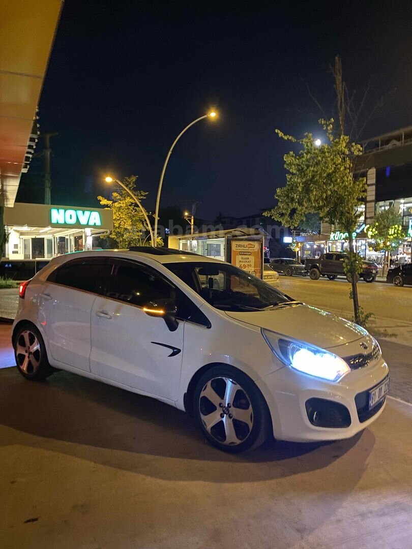 Sahibinden Kia Rio 1.4 CRDi Sporty 2014 Model Düzce 269.000 km Beyaz 6