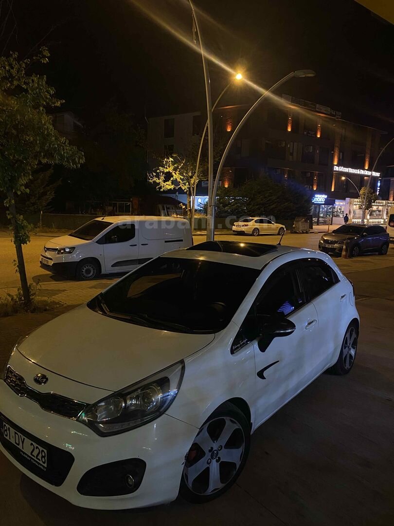 Sahibinden Kia Rio 1.4 CRDi Sporty 2014 Model Düzce 269.000 km Beyaz 3