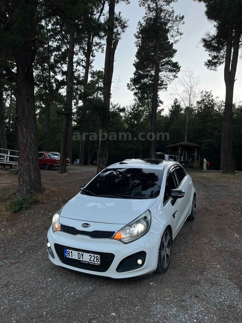 Sahibinden Kia Rio 1.4 CRDi Sporty 2014 Model Düzce 269.000 km Beyaz 1